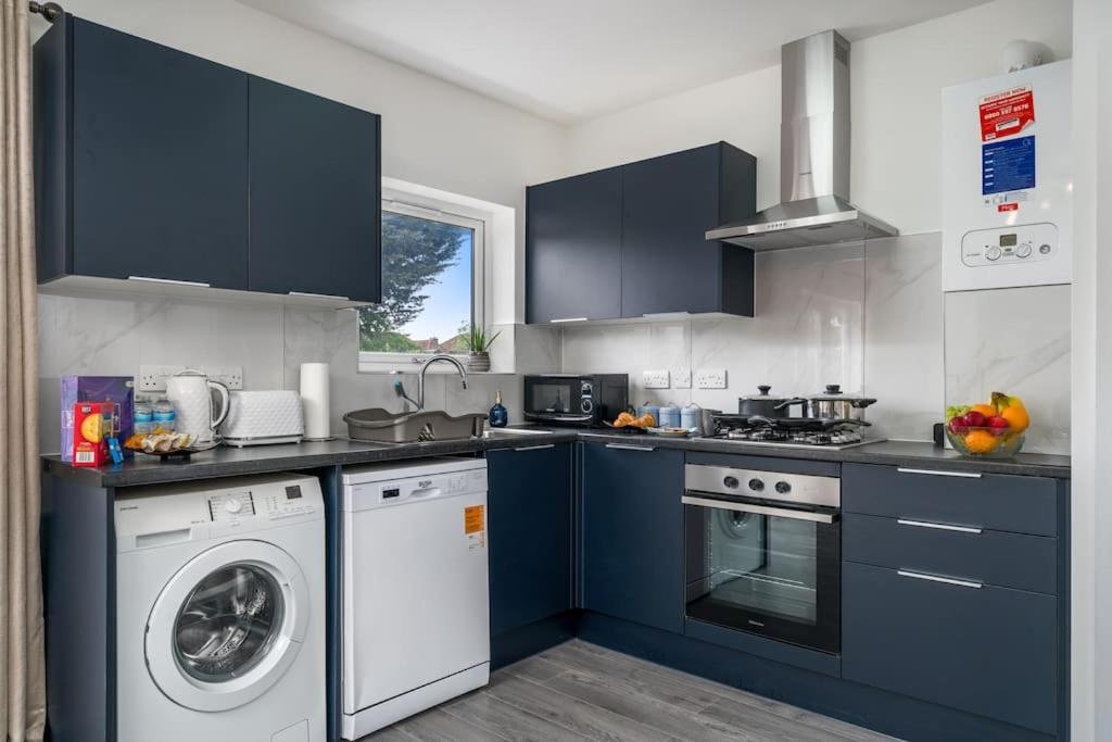 Lux 3Bed Near Wembley With Parking By Oceana Group - Sleeps 8 Apartamento Harrow Exterior foto