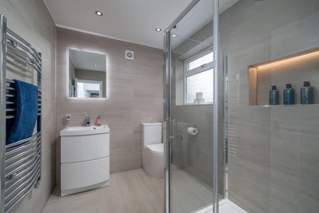 Lux 3Bed Near Wembley With Parking By Oceana Group - Sleeps 8 Apartamento Harrow Exterior foto