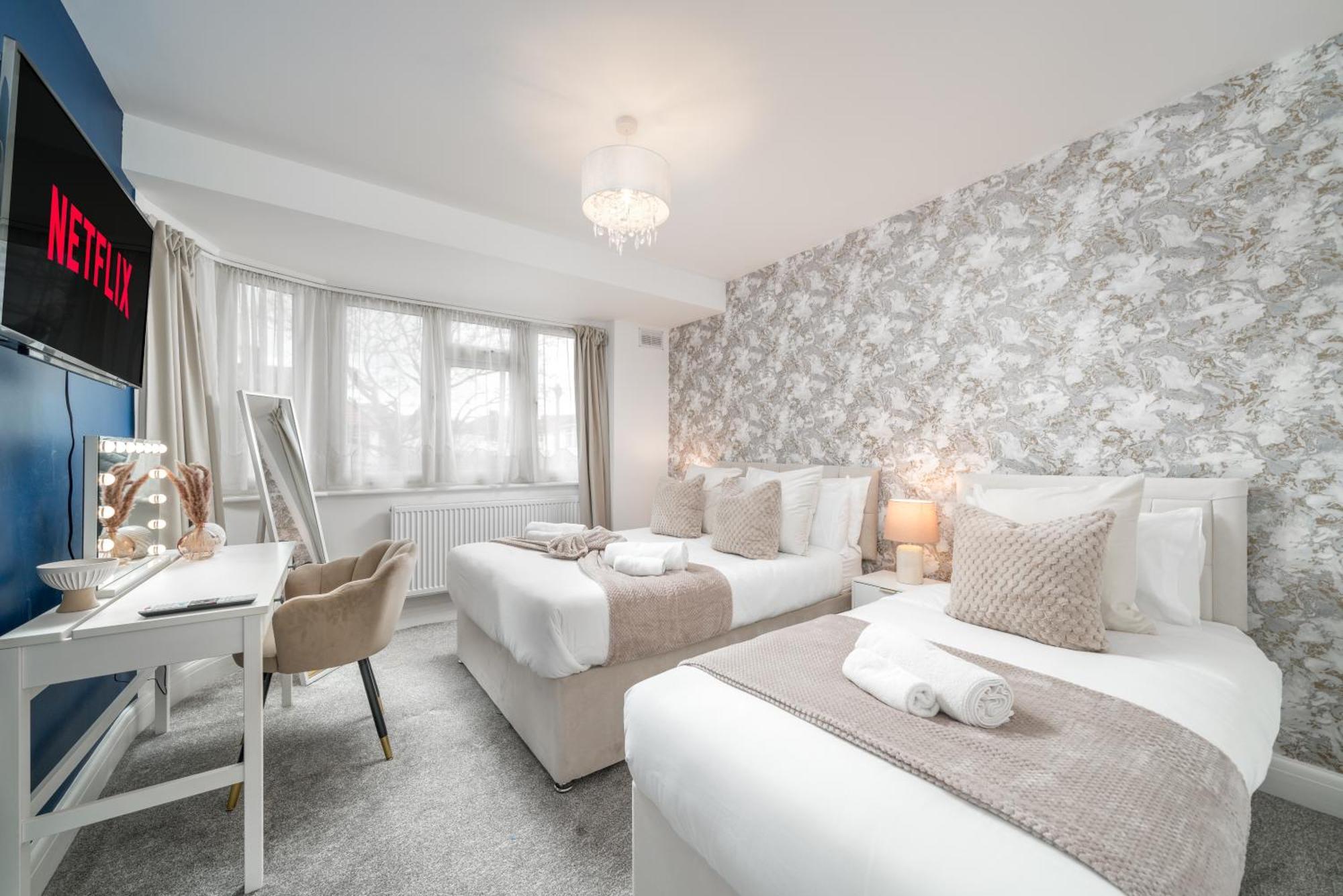 Lux 3Bed Near Wembley With Parking By Oceana Group - Sleeps 8 Apartamento Harrow Exterior foto
